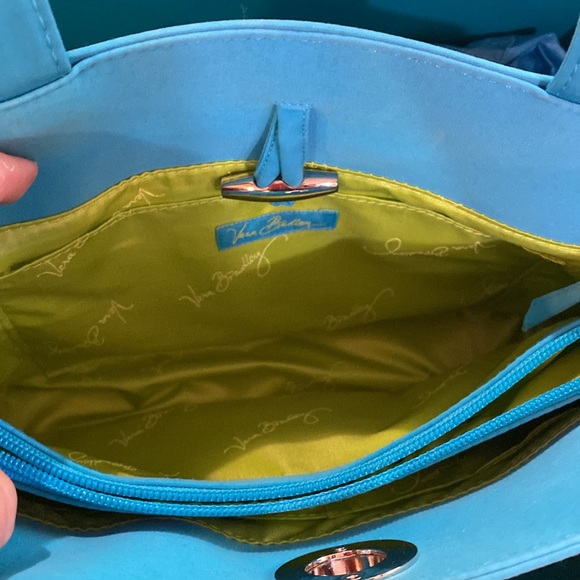 Vera Bradley quilted purse aqua. Excellent condition barely used. - Picture 6 of 6